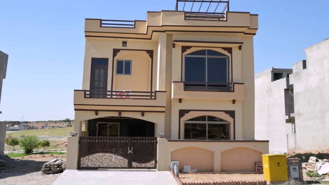 10 Marla Tile Florr Full House 5 Bed Tv D D Top Floor 2 Room Extraa Servent kwater P I A Main Bulavad Aproach Johr Town D Block Rent 160,000